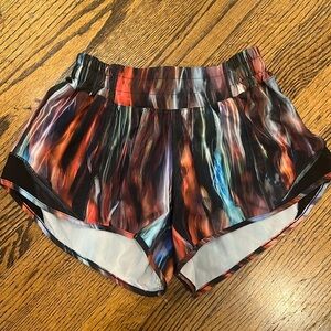 Lululemon size 2 multi low rise 2.5” Hotty Hot